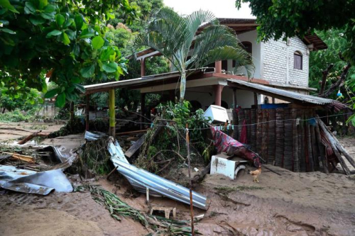 Ya van cinco los muertos por ciclones Lidia y Max