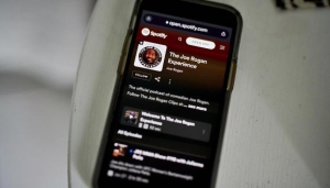 ¿Qué está pasando con Spotify y los podcast antivacunas?