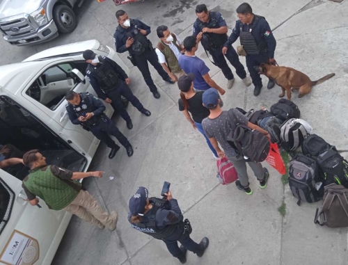 En San Felipe Hueyotlipan, SSC de Puebla y el INM rescataron a 69 migrantes