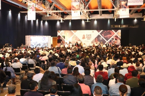 Con apoyos directos, Gobierno de Puebla cumple compromiso con el campo: MBH