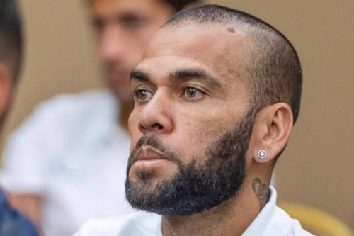 Dani Alves seguirá en prisión a espera de su juicio en Barcelona