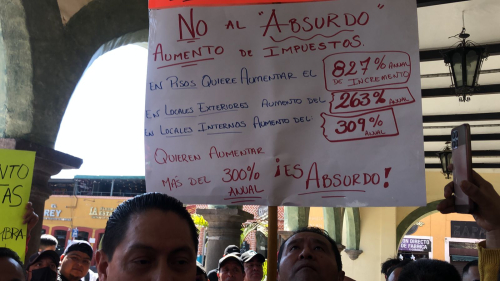 Manifestación de comerciantes del Mercado Cosme del Razo.
